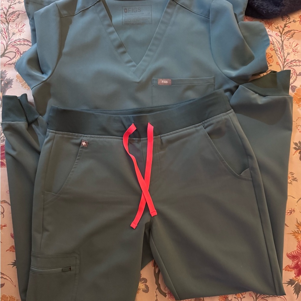 Figs Green Scrub Set with Pink Accent